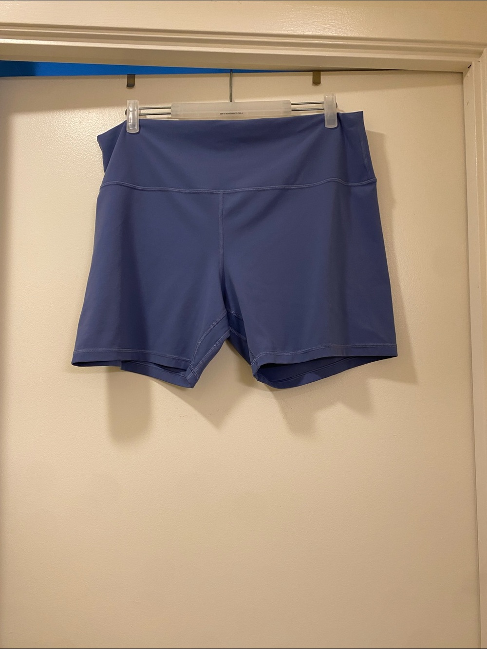 Authentic Lululemon athletica Lavender-Blue Active Bike Shorts Womens size 20